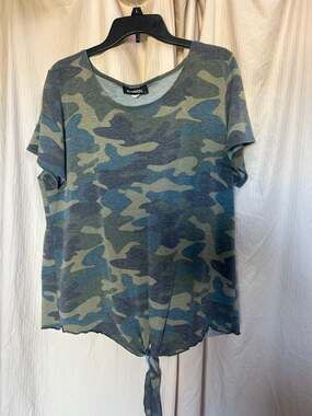 Elizabeth Camouflage Tie-Front Short Sleeve Top Size L